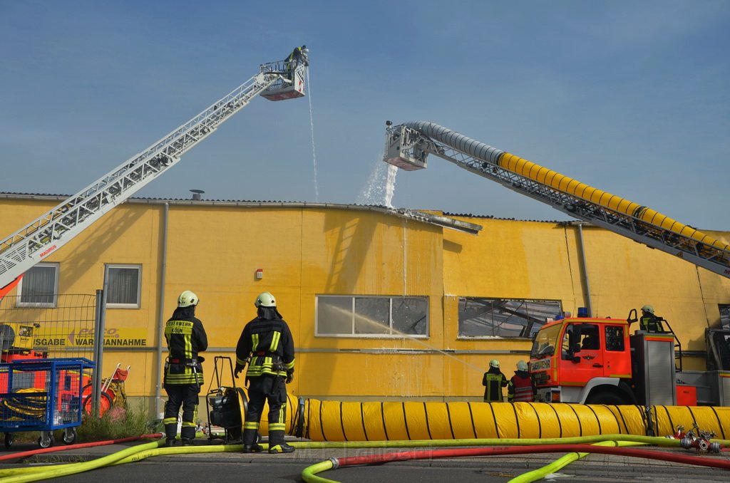 Grossfeuer Poco Lager Koeln Porz Gremberghoven Hansestr P725.jpg - Miklos Laubert